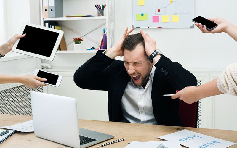 Ansiedad y estrés en el trabajo: causas, síntomas y tratamientos efectivos